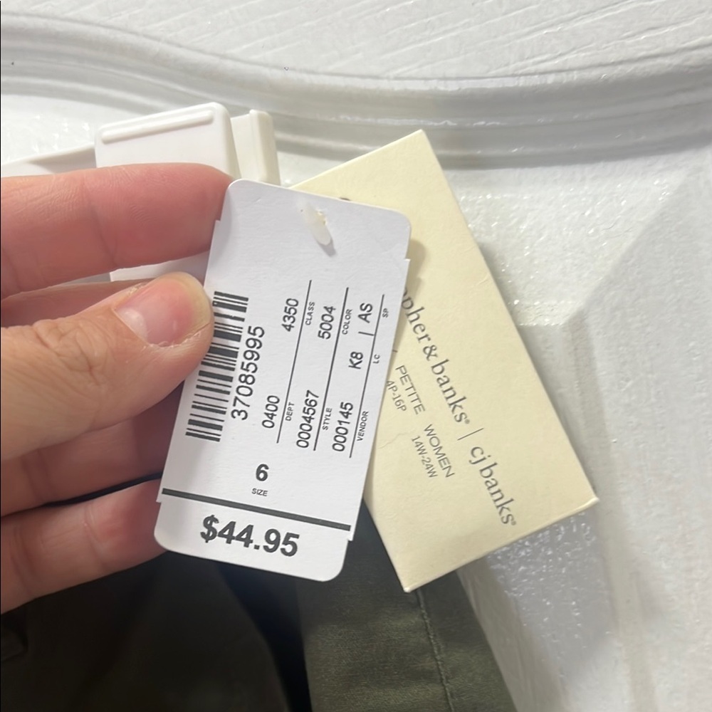 NWT Christopher & Banks Dark Green Womens 6 Shorts - Picture 3 of 4